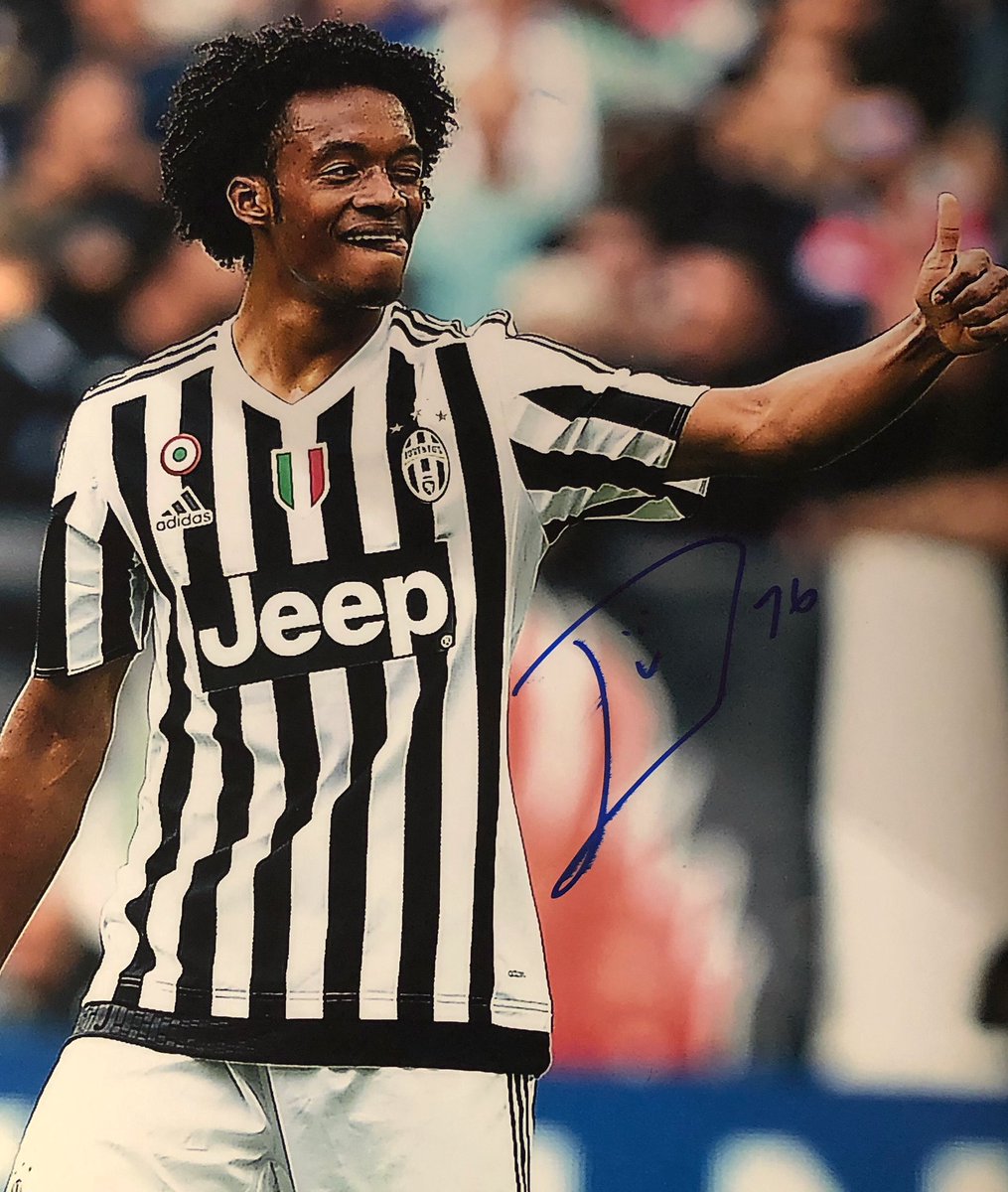 RealSignas's tweet image. Juventus and colombia’s number 16 Juan Cuadrado 🇨🇴🏁 The Square autograph!