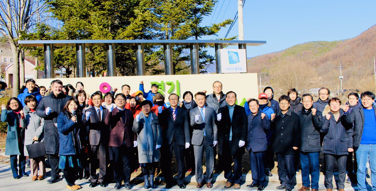 <경기미래교육양평캠퍼스 현판식>

#경기미래교육양평캠퍼스 가 경기도민 여러분께
새롭게 인사 드립니다!😍❤️

앞으로도 전 세대를 아우를 수 있는 경기형 미래교육과
경기도민의 행복한 미래를 함께 준비해나갈 수 있도록
평생교육의 가치를 실현해나가겠습니다!!

#경기도 #경기도평생교육진흥원