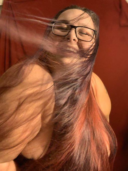 When you&rsquo;re trying to take pics but the fan has other plans.... https://t.co/pIHJzCco9B<a href="/tag/mvsales"class="tags"><span>#mvsales</span></a>