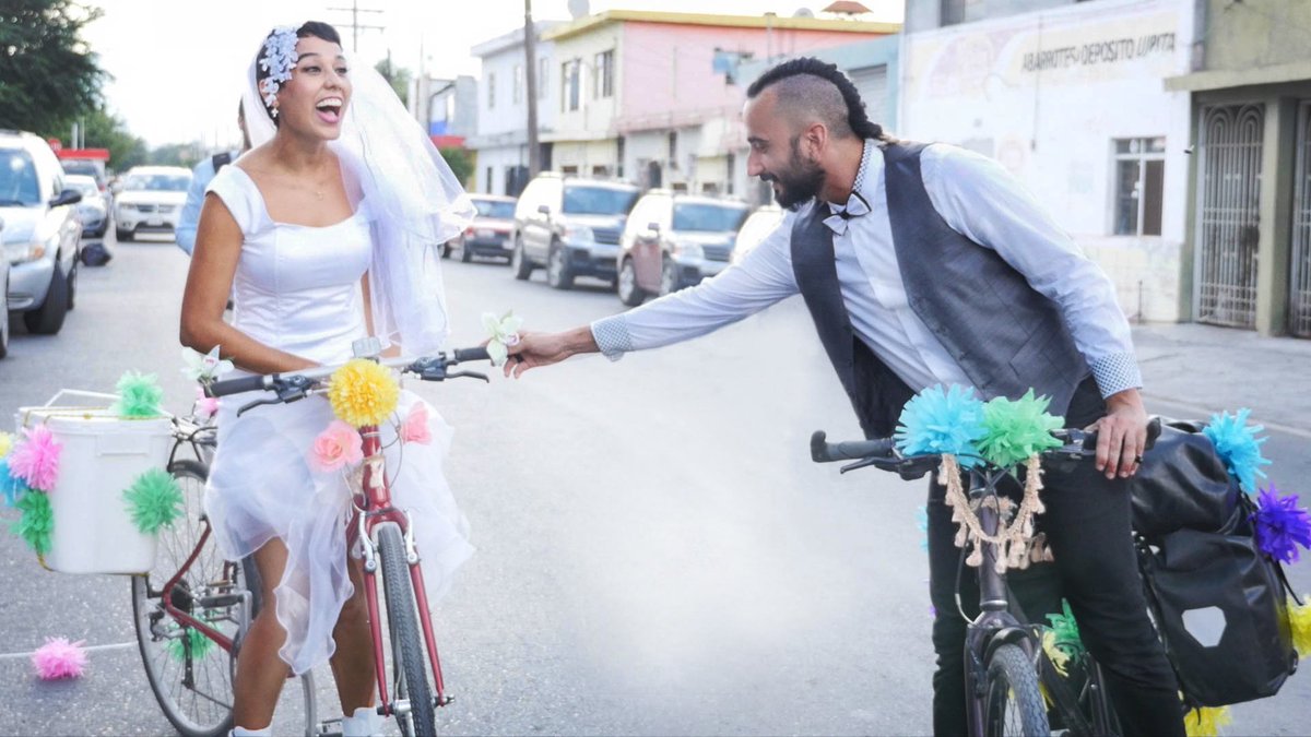 Nuestra BODA si fue un CAOS 😂
🎥 youtu.be/-5qO92FNswY