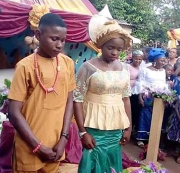 iamminderzz's tweet photo. Boy, 17, marries girl, 16, in Nnewi after the young couple insisted it’s what they want https://t.co/ZhiZL29abQ https://t.co/rnFqc1YlVY