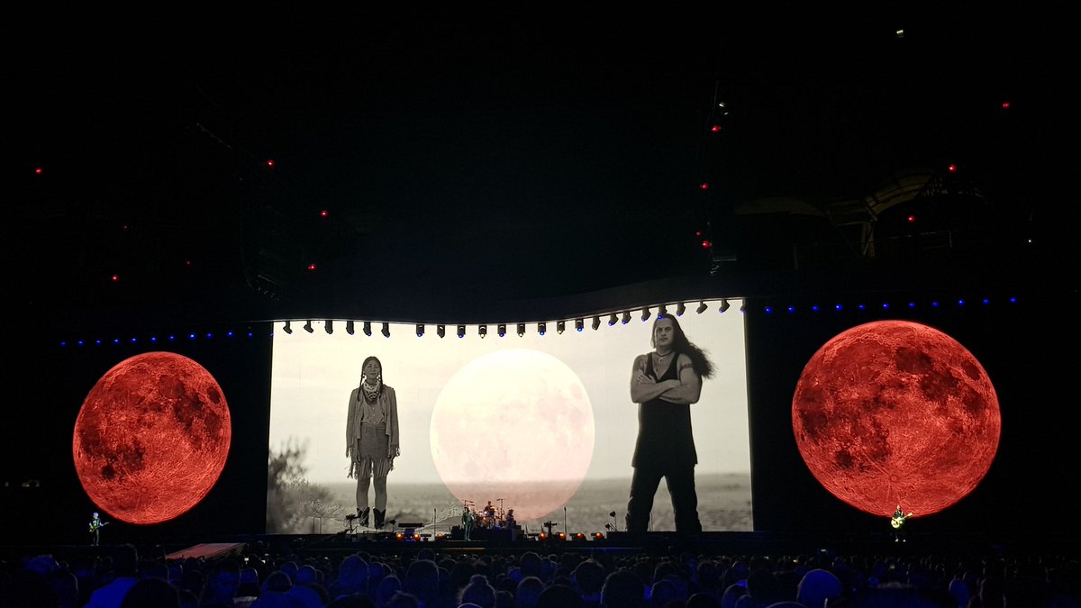 jcarmo12's tweet photo. #U2TheJoshuaTree2019 #U2Perth Absolutely awesome night https://t.co/vBEsMoCKIO