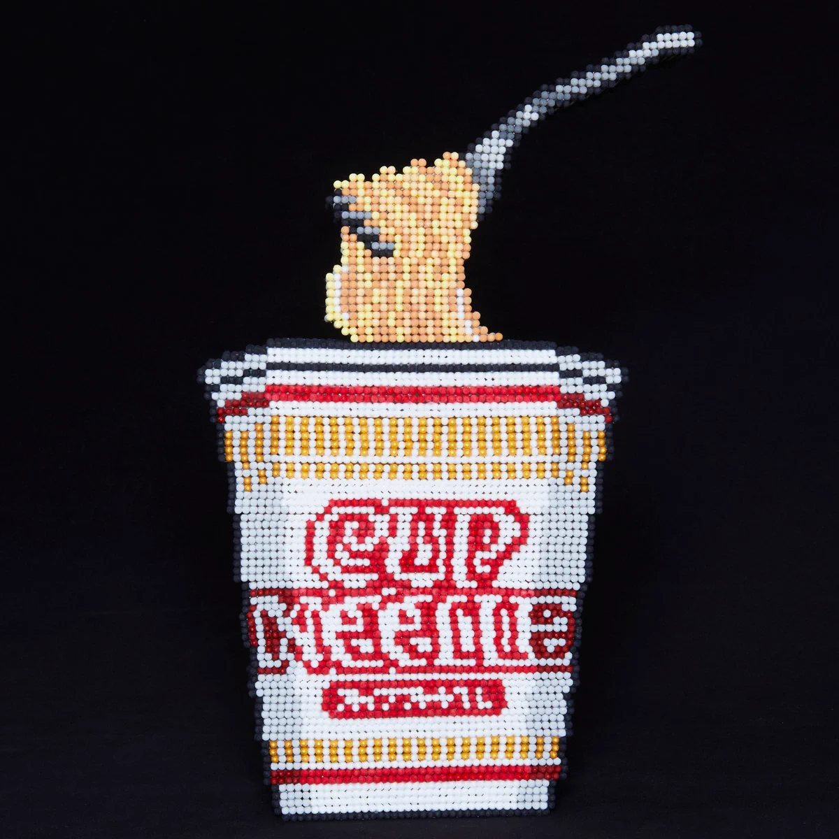 ドット絵に見えるけど？綿棒で作ったカップヌードルがこれwww