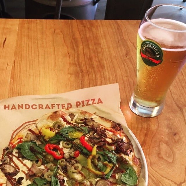 Today!! $14.95 for a custom pizza🍕 &amp; 20oz of beer🍻! #12barzofchristmas #ldnont #WednesdayWisdom #CustomerExperience #DealsTooGoodToMiss