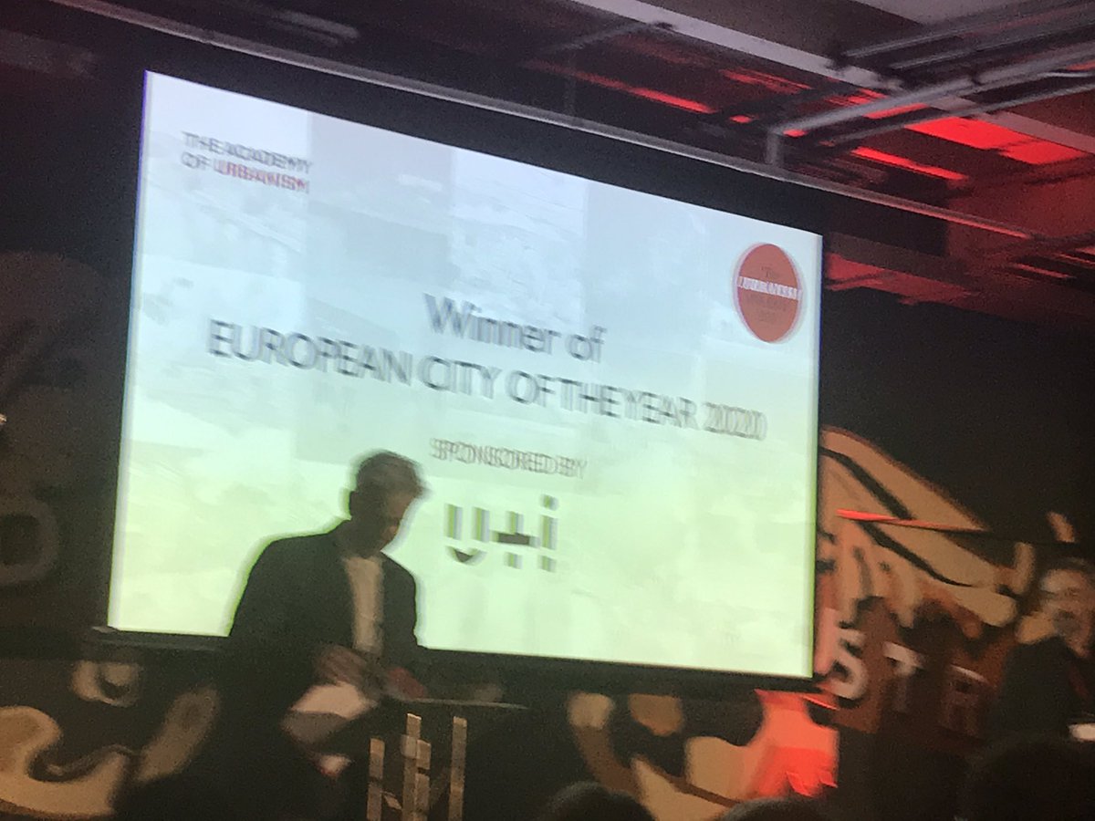 And the final award of the evening, the winner of the #UrbanismAwards @theAoU Great City is #Porto