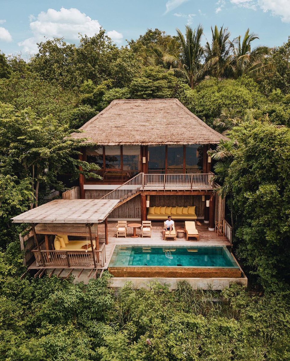 The villas at @sixsensessamui are landscaped within natural vegetation and offer stunning panoramas out to the Gulf of Thailand and the surrounding islands 🌴🌊
By: @alexpreview.
#everythingextraordinary #dmasiatravel #sixsenses #sixsensessamui #samui #kohsamui #kohsamuiisland