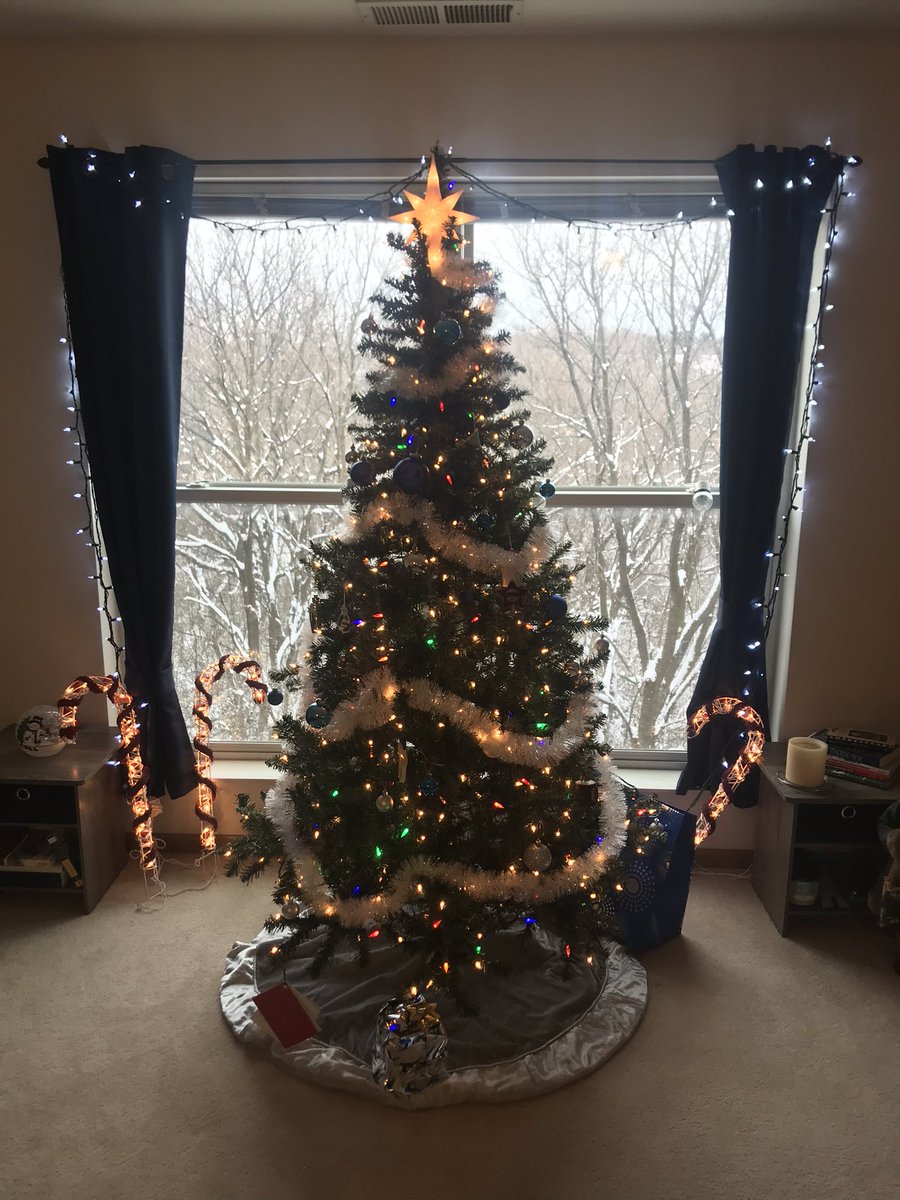 mdanielsradio's tweet photo. Listening to @kool108radio and putting up my christmas decorations! #KoolChristmas https://t.co/AnApkRnn9x