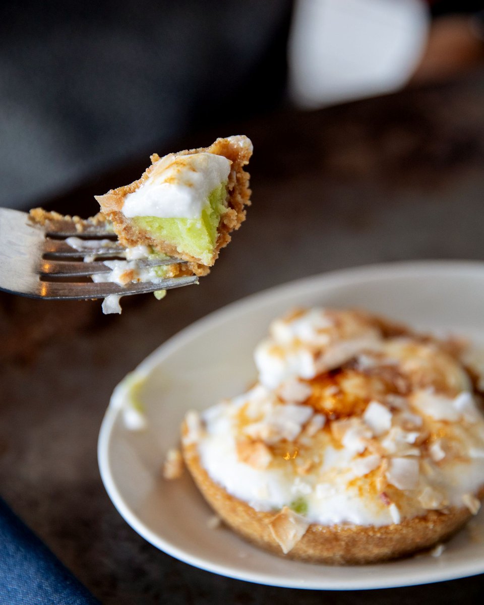 Midweek sweets 🥧 
.
.
.
#abigaile #abigailerestaurant #hermosabeach #southbay #eaterLA #foodies #eatmunchies #munchies #YelpLA #eeeeeats #latimesfood #LAist #eatguide #noleftovers #keylimepie #dessert