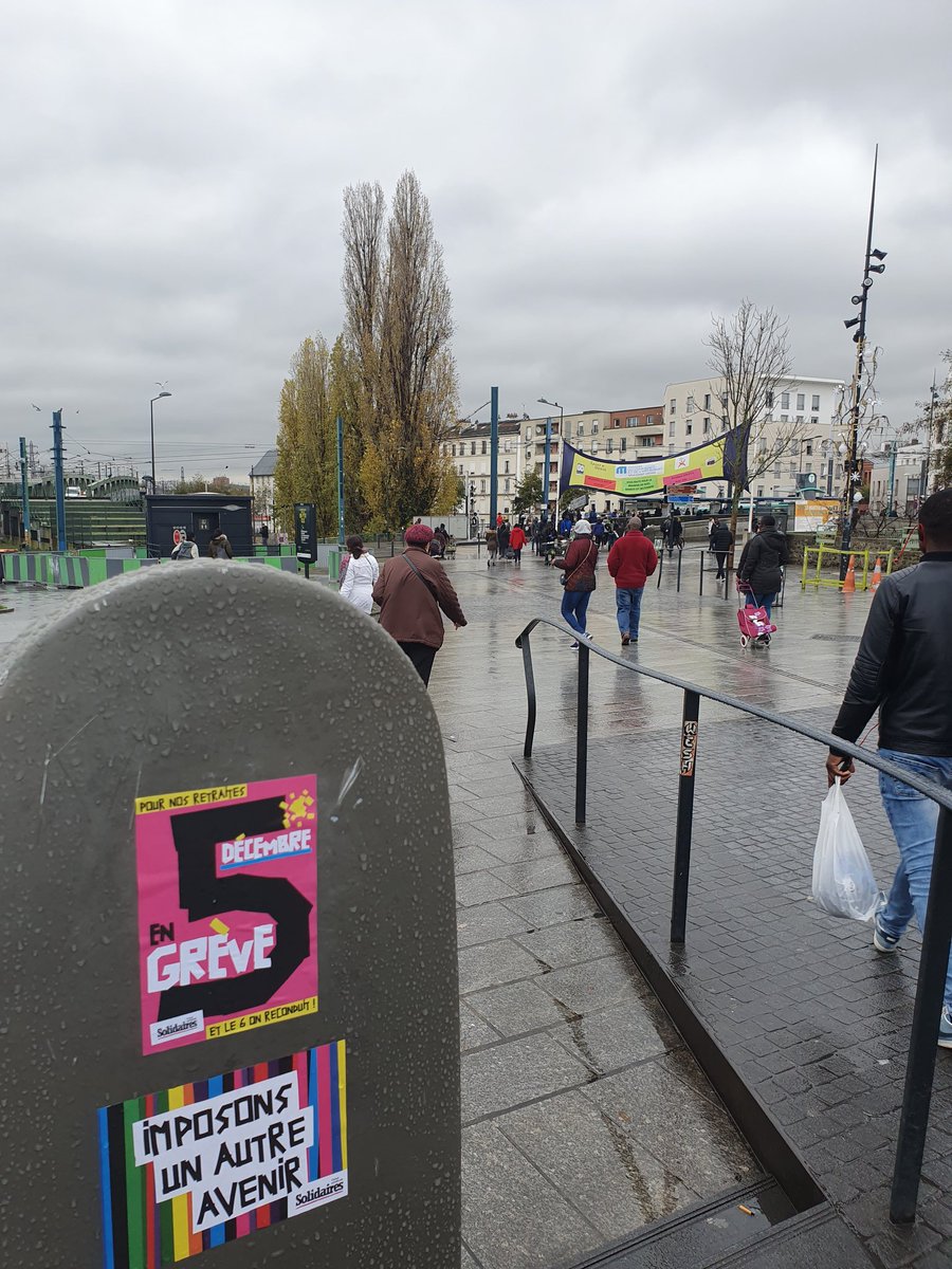 DuteilSimon's tweet photo. #collageGame #SaintDenis

#5decembre #greve5decembre #GreveGenerale #Retraites #GreveReconductibleLe5 https://t.co/TMKV9Fne1l