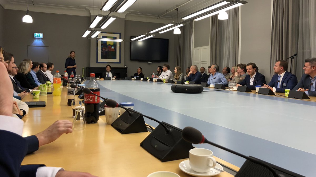 Kris_Avinash's tweet image. Leuke en gezellige aftrap van de Masterclass @vvdzuidholland  in de fractiekamer van de @VVD ! Een mooie en leerzame tijd. #doen