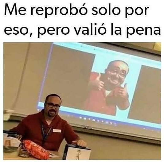 ViralManiaElRey's tweet photo. Haha pues es que si se parece, pero si se fijan, ahí hasta tiene al Woody y las papas naranjas de la película 😅
Sígueme y etiqueta 😉
#memesespañol #gracioso #momazos #ViralManiaElRey #momoscorp #chistes #chistes_hp #randomparatodos #legionholk #memesespaña #momaso #memazo … https://t.co/fru8FrOD0O