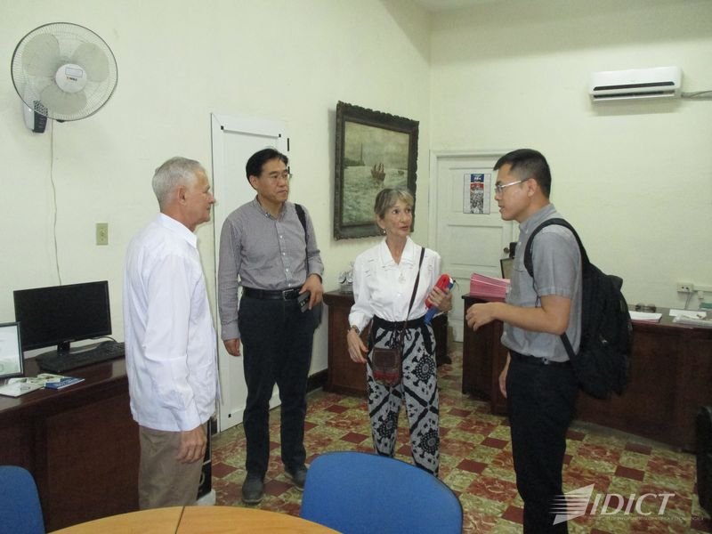 IDICT_Cuba's tweet photo. Delegación de la República Popular China visita la sede del Instituto de Información Científica y Tecnológica, #IDICT, fueron recibidos por el Director General @CeferinoJulioSS 

Más información 👉👉👉👉https://t.co/ZWqdzkONNM

#China 🇨🇳 #Cuba 🇨🇺️ #CIGETs #AENTA #CitmaCuba https://t.co/bpw1ZC7Tta