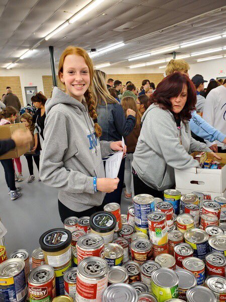 RHSKeyClub7's tweet photo. Key Club members are always happy to help out in our community! #RAINE #KeyClub https://t.co/ZaxdUmiB6v