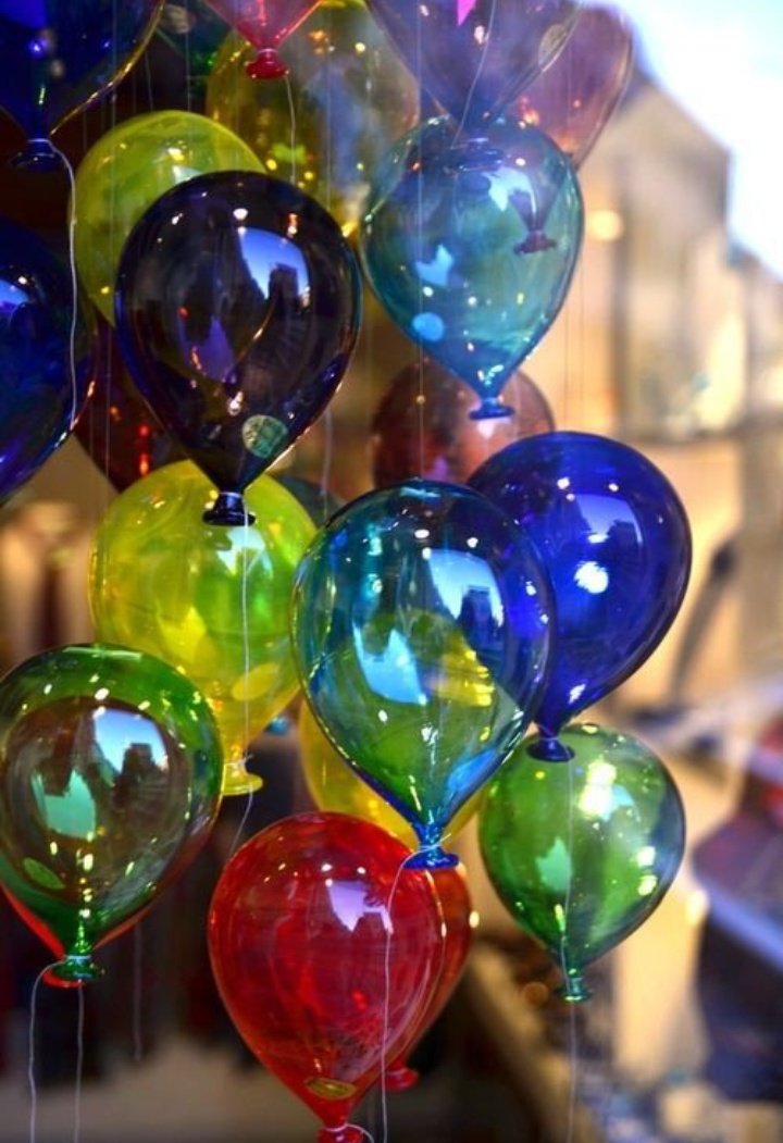 Открытка с днем рождения с воздушными шарами. Воздушный шарик. Разноцветные шарики воздушные. Шары с днем рождения. С днём рождения шарики воздушные.