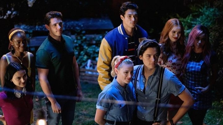 poptime's tweet image. Concordam? Riverdale se torna a série de drama adolescente mais popular do mundo segundo o Guinness Book.