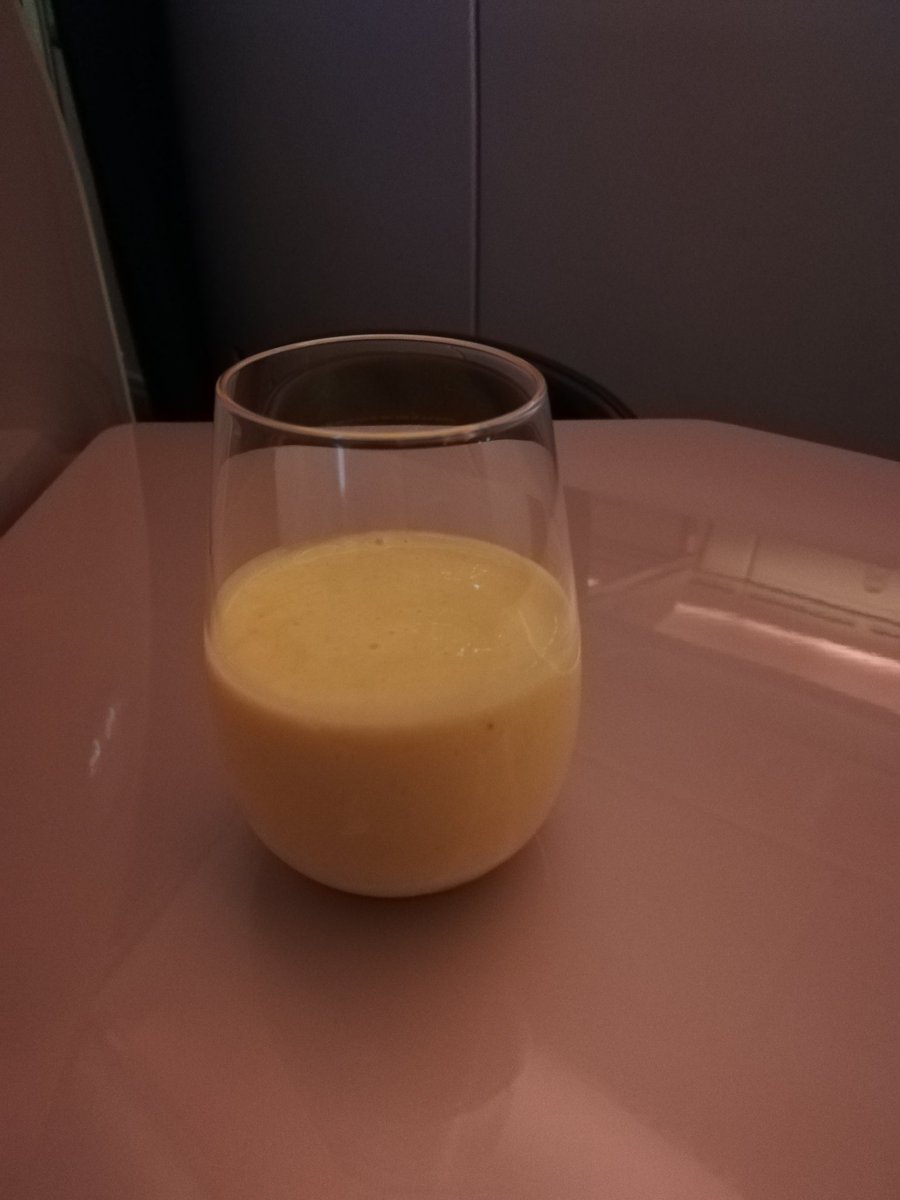 mintia77's tweet photo. ニュージーランド航空のなかで出るスムージーが悶絶レベルで旨いので行くかたはぜひ飲んでみてね😊

#NZ90 https://t.co/MFp599eHcf