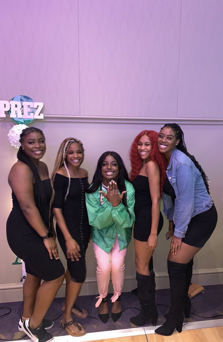 tahjaee_'s tweet image. I’m 100% an Alpha Woman 💗💚 #Fall19 #KeepingUpWithKL #Dimeee