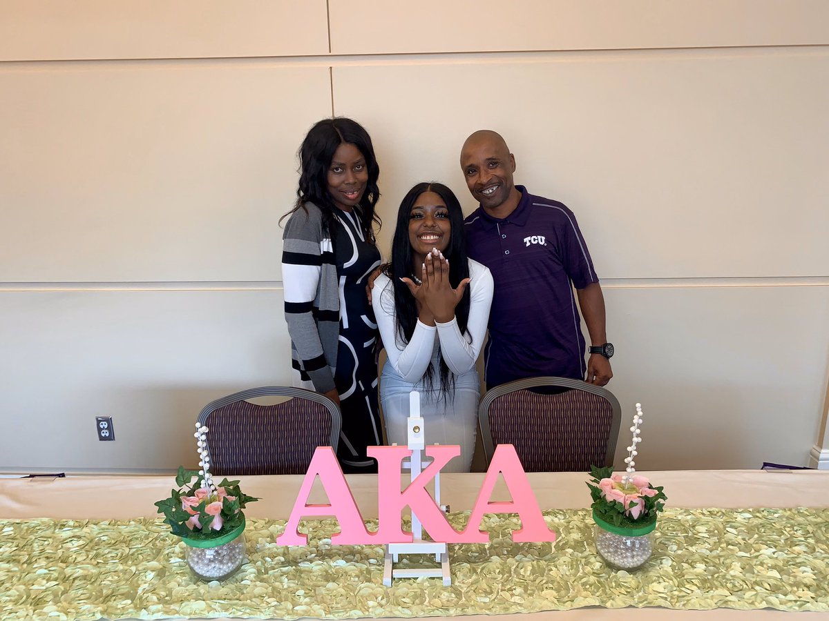 tahjaee_'s tweet image. I’m 100% an Alpha Woman 💗💚 #Fall19 #KeepingUpWithKL #Dimeee