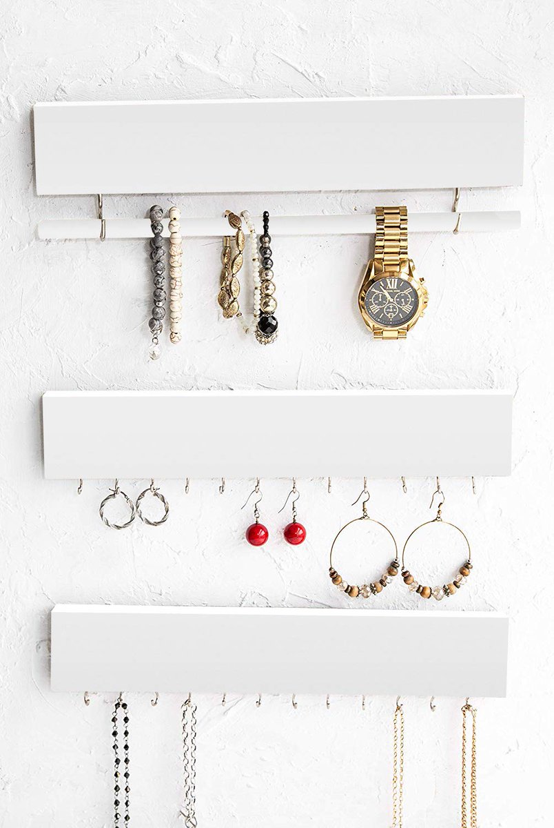 ComfifyHQ's tweet image. Hang your earrings on the twelve hooks, your bracelets on the bracelet rod and necklaces on the other convenient 12 hooks at the bottom. Choose your favorite color and order via the link pixelfy.me/noDvv9 today! 📦 Save 25% with promo code 25RUSTIC ⏳⁠

#Comfification