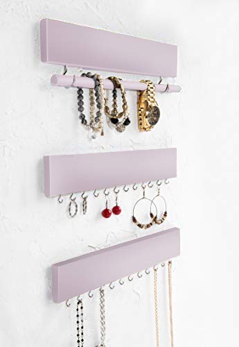 ComfifyHQ's tweet image. Hang your earrings on the twelve hooks, your bracelets on the bracelet rod and necklaces on the other convenient 12 hooks at the bottom. Choose your favorite color and order via the link pixelfy.me/noDvv9 today! 📦 Save 25% with promo code 25RUSTIC ⏳⁠

#Comfification