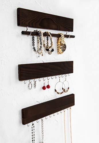 ComfifyHQ's tweet image. Hang your earrings on the twelve hooks, your bracelets on the bracelet rod and necklaces on the other convenient 12 hooks at the bottom. Choose your favorite color and order via the link pixelfy.me/noDvv9 today! 📦 Save 25% with promo code 25RUSTIC ⏳⁠

#Comfification