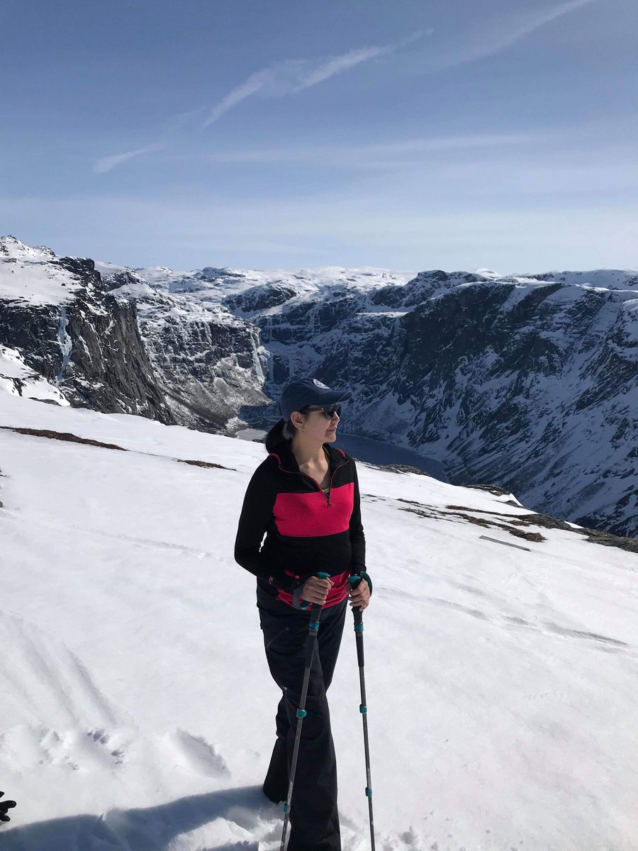 Ө.мэнд.
Өнөөдөр нэг буян хиймээр санагдвал энэ сайхан бүсгүйн төлөө polar.fjallraven.com/contestant/?id… линкээр орж саналаа өгөөрэй. Монголынхоо нэрийг хойд туйлд гаргах том амбицтай яваа дайчин бүсгүй шүү. Санал өгсөн хүний хийморь нь сэргэх нигууртай😍😍😍