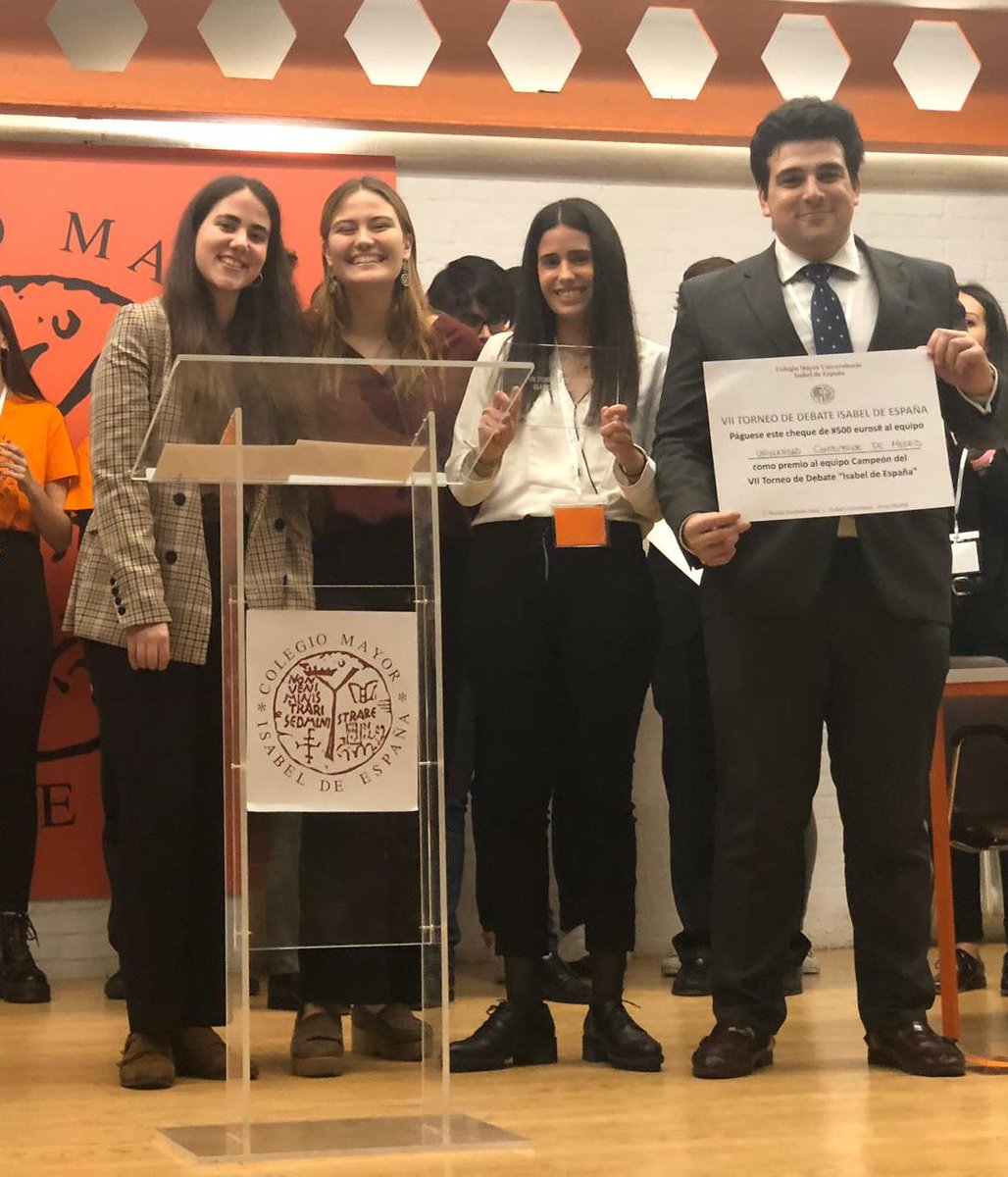 sdcomplutense's tweet photo. Este fin de semana en el torneo académico Isabel de España, uno de nuestros dos equipos se proclamó vencedor. Enhorabuena por vuestro trabajo a ambos.
Muchas gracias a la organización, una vez más, por hacer posible este torneo (@cmu_isabel) https://t.co/JCA5Q7oEAR