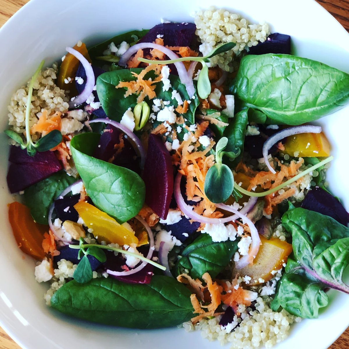 farmhousefoods's tweet photo. Many farms make a great salad 🥗 together. #collective #greatfood #saladdays #ottawafood #localfood #harvestbox 📷 @bluegrass_farm https://t.co/CCFTI2egpp