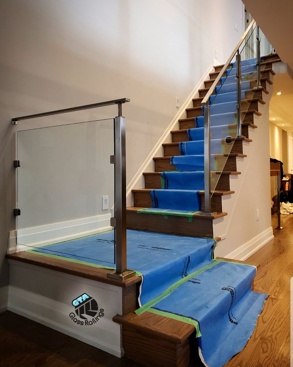 GtaGlass's tweet photo. Some customers prefer traditional #railings while some choose a modern design like our #frameless #glassrailings. These lovely people chose something in between #stainlesssteel and glass.
#Markham #GTA https://t.co/JIPrFR44cJ