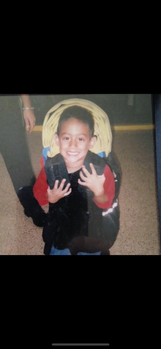_Robtheslob's tweet photo. Lil Rob                         Big Rob https://t.co/XoEp4tyu6Q