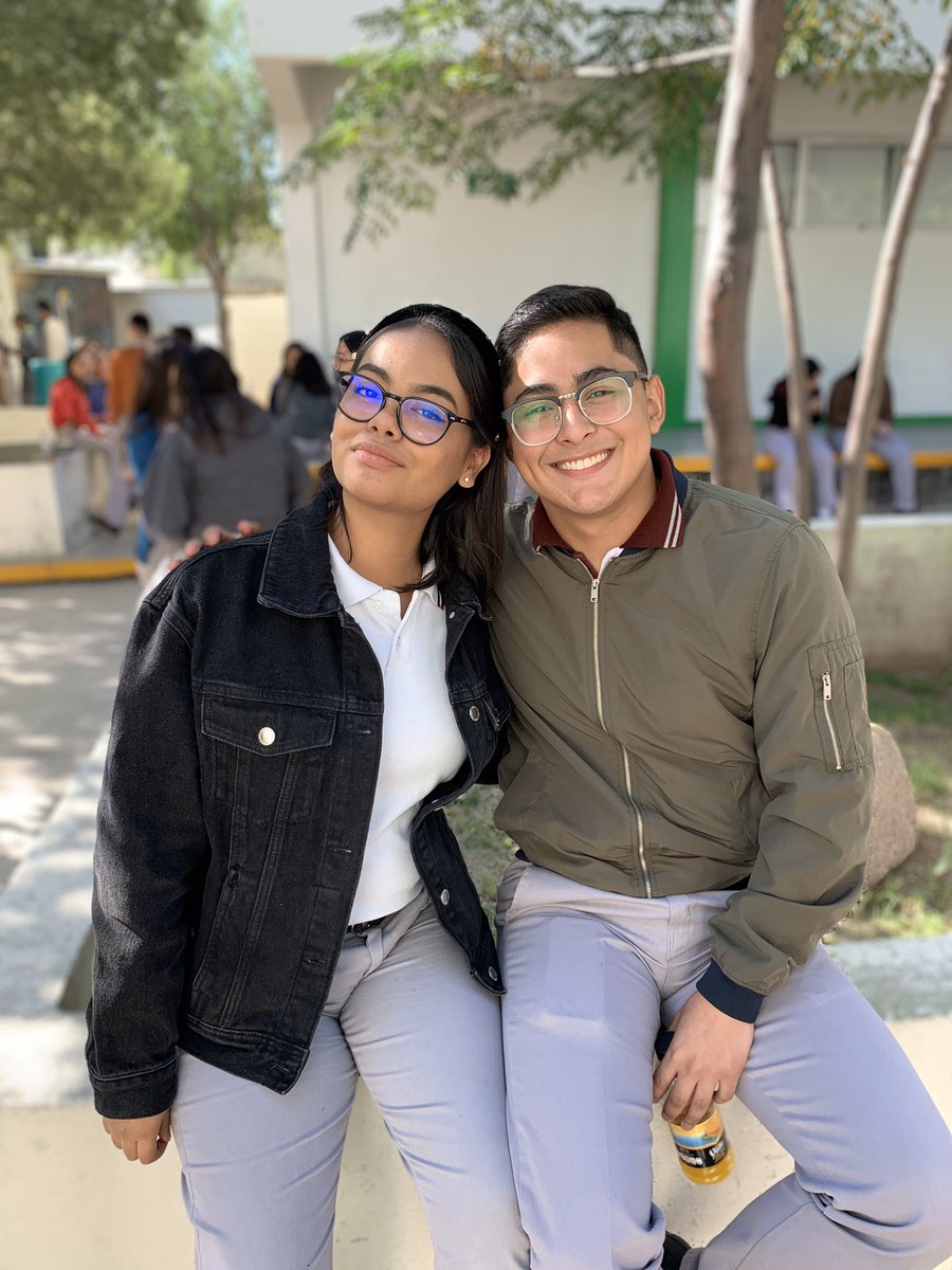 Andres_zddl's tweet photo. Yo solo le pregunté qué si nos sentábamos juntos🤪 https://t.co/iQd6yMWiku