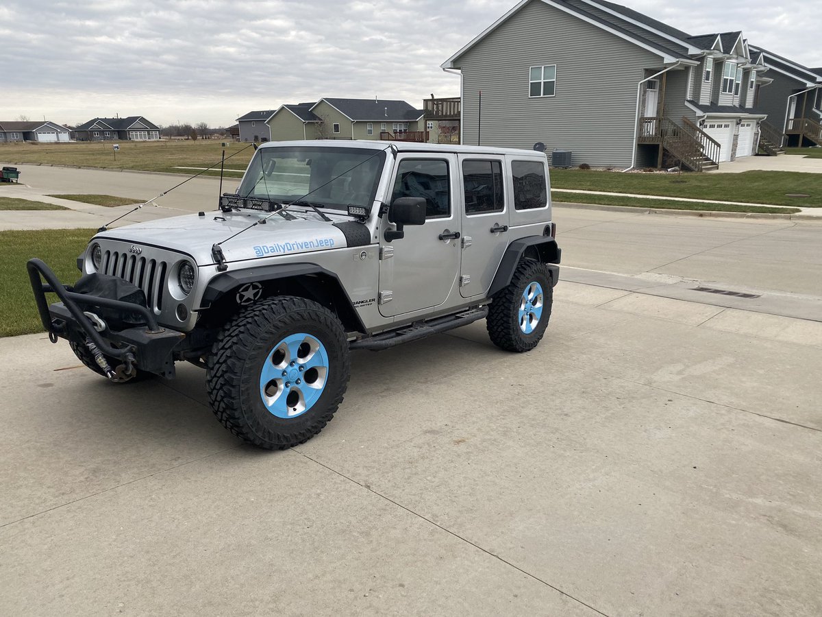 DailyDrivenJeep's tweet photo. New fenders are mounted https://t.co/UxfpDWd8pz