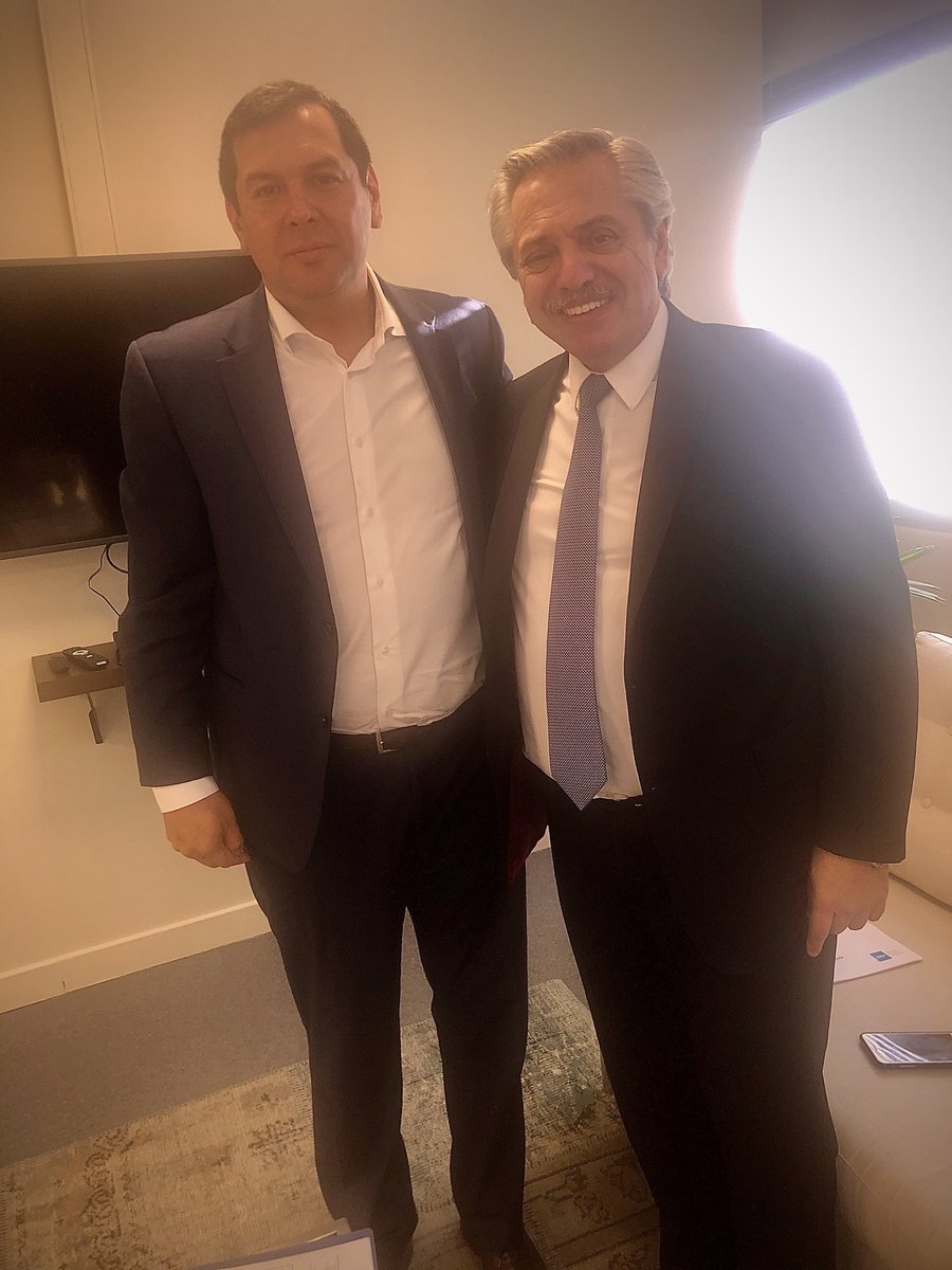 Acompañe al Gobernador <a href="/domingopeppo/">Domingo Peppo</a> en reunión con el Presidente <a href="/alferdez/">Alberto Fernández</a>, hablamos sobre federalismo fiscal que promueva el desarrollo equilibrado en nuestro país .
