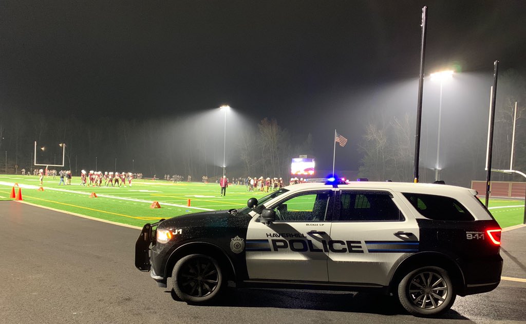 rconnollyHPD46's tweet photo. Thanksgiving Eve Football under the lights @WhittierTechHS! @Whittier_Super @WT_Principal @PflemingWT @AGagneWT @Whittiersports #SRO #thanksgivingfootball #fallmeansfootball #footballunderthelights https://t.co/Gj4bjZ4wln