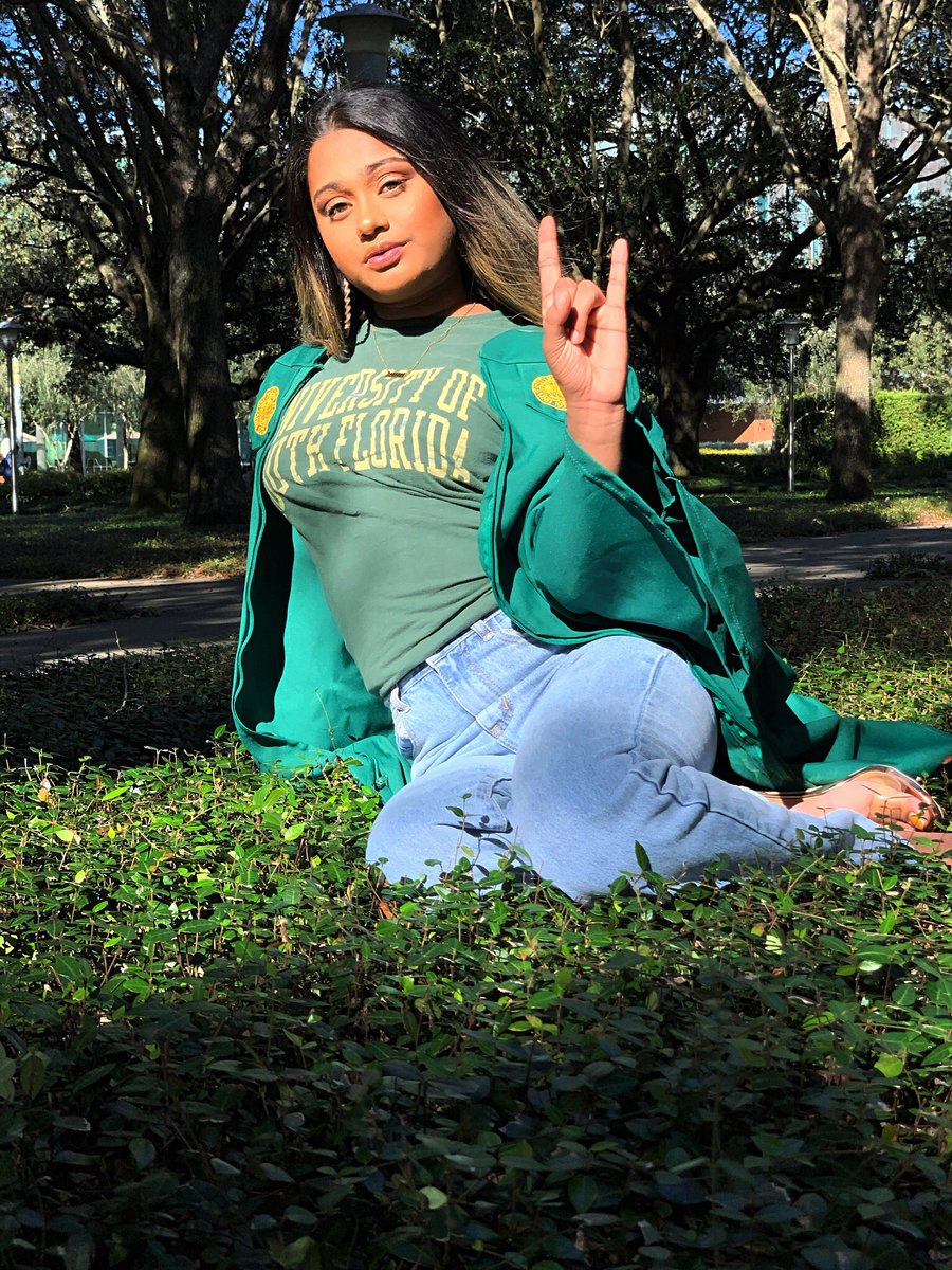 Yesha_BaeBee's tweet image. Thank you God for this opportunity &amp;amp; blessing 🤞🏽 C/O 2019 Biological Health Sciences/Public Health 💚💛 #firstgengraduate
