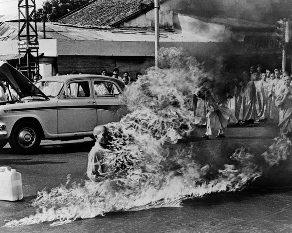 'If I thought it would help, I would immolate myself
In full view of the camera crews, my counterclaim!' [Chris Hannah -Propagandhi]

I wonder who would be more likely to do this?  Boris or Corbyn? 

Full lyrics here... they are beyond beautiful. 

genius.com/Propagandhi-co…