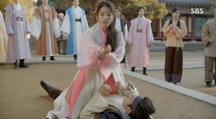 Kheldlwlrma's tweet photo. Now IU on top https://t.co/tKTtMSPhN4