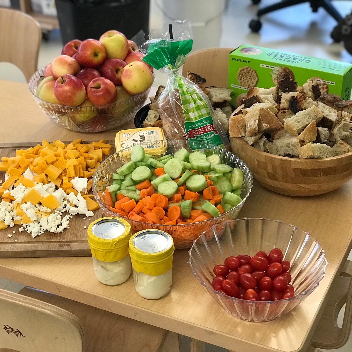 MsHerzog16's tweet image. KH &amp;amp; KC’s First Annual Farm Party was a great success! #FarmToTable #GivingThanks #HomemadeButter #NYTNoKneadBread