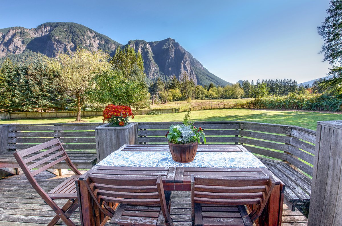 WIN A FREE NIGHT'S STAY AT WILDE MOON RETREAT!
1. ❤️this
2. Retweet this
3. Follow us
4. QUADRUPLE YOUR ENTRIES: bit.ly/33Vll37
#VacationRentals #snoqualmie #mountsi #northbend