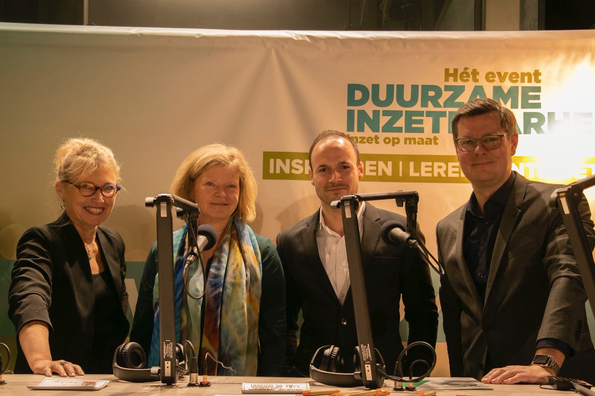 Superleuk om samen met twee vakgenoten geïnterviewd te worden door Glen van der Burg van People Power voor een Podcast op het Duurzame Inzetbaarheidsevent. Lekker voor onderweg ;-) peoplepower.radio/het-event-duur… #DuurzameInzetbaarheid #inspiratie #liefdevoorleren <a href="/BVO_Trainingen/">BVO</a>