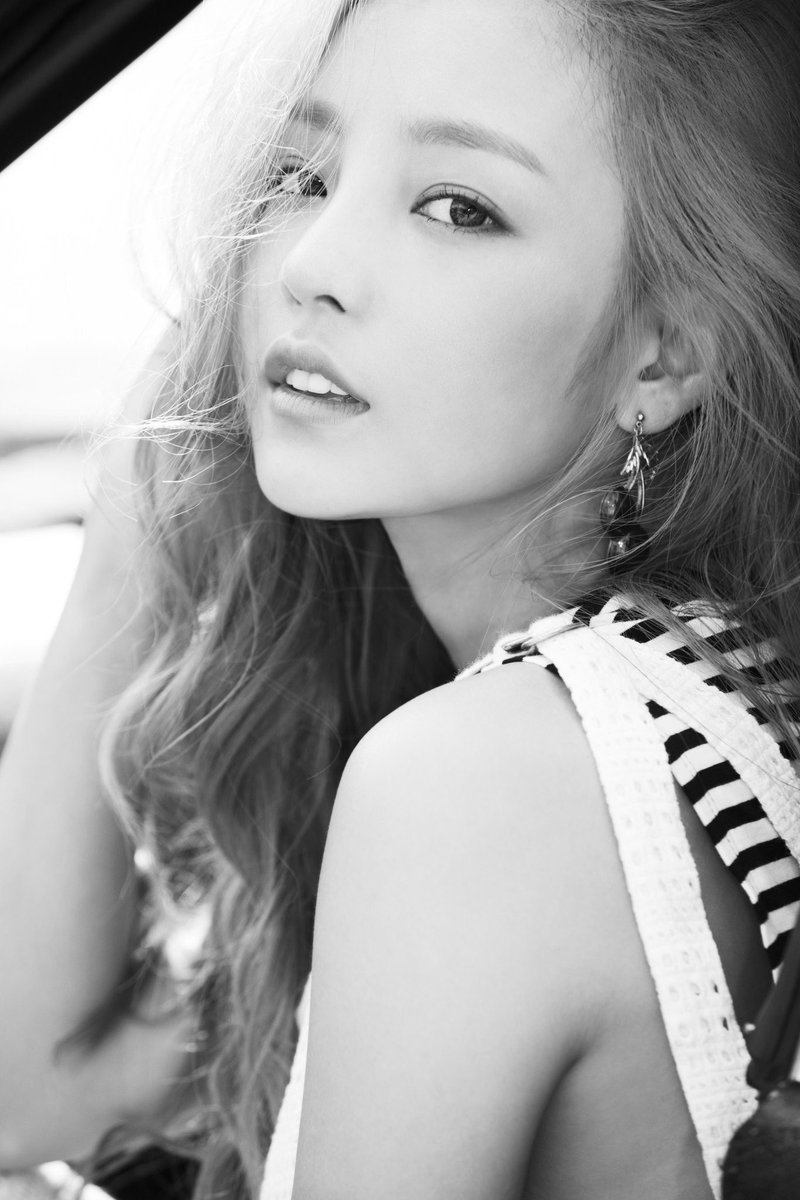 039kj's tweet photo. 泣いても泣ききれなくて、寝る前に泣いて、夢でも韓国に急いで向かっていて、起きても涙がまた出てきて、何度もその生活を繰り返してても、また泣いて���る。本当に愛していた、辛い。 https://t.co/IKV2Cwqgf4