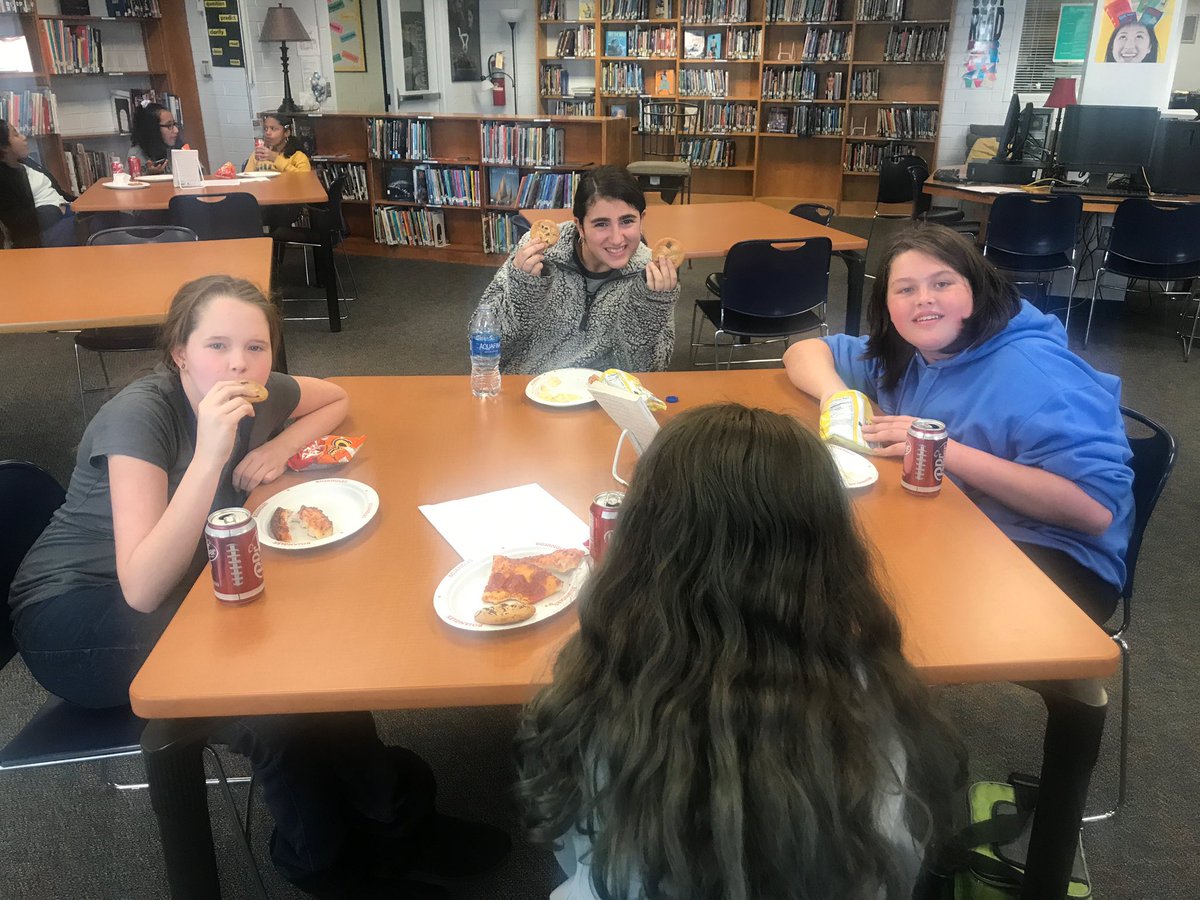 SenecaMiddle's tweet photo. The 7th Grade Book Club ended the last day before break with a great discussion over pizza. #catsread https://t.co/nGnRZyQO8T