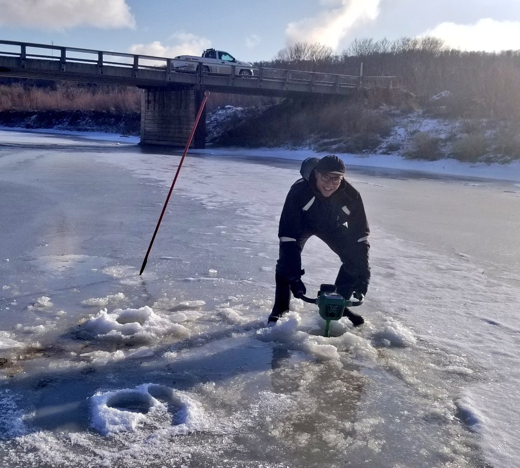 HudsonBayWQMS's tweet photo. PSA: Winter has arrived at the Qu'Appelle River. This is not a drill... It's an ice auger!
Ross used an #iceauger for the first time today! 🌟💪It was boring 😂
#actuallyexciting #winterfieldwork #WQMS #PPWB #floatergear #icesafety https://t.co/wrezujGsNp