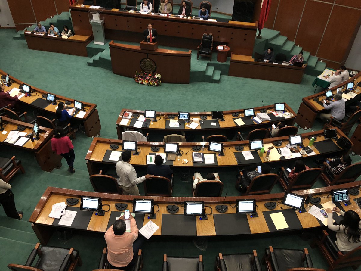 Comparece el titular de <a href="/Sectur_Guerrero/">Secretaría de Turismo de Guerrero</a> en <a href="/congresogro/">Congreso Guerrero</a> y los diputados cuyos distritos están en zonas turísticas... ausentes.