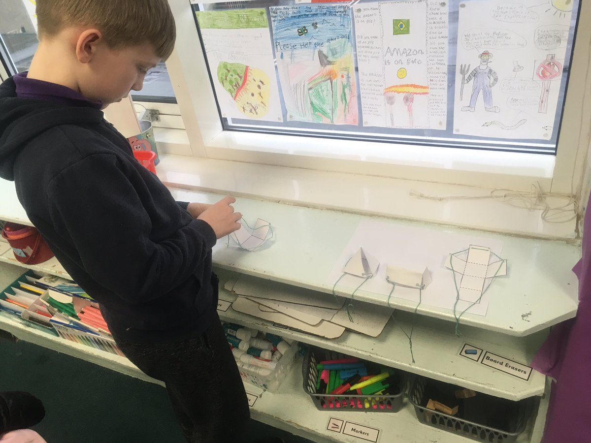 beanxmrsedwards's tweet photo. Today in Maths with Mrs Easson we continued our investigation of 3D shape nets. Today we looked at the nets of cubes and cuboids. We drew our own, cut them out and then added string. Watch what happens when we pull the string! #BPSMaths #BPSTechnology (3) https://t.co/AJwfsNEcAD