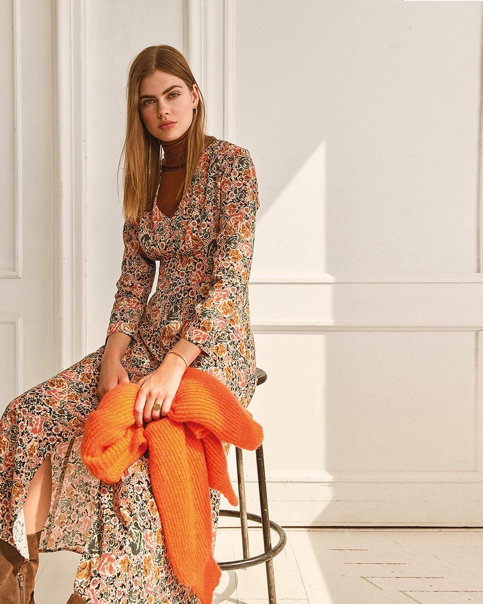 ¡Arriesga con las combinaciones!
Un cuello cisne debajo de un vestido, un jersey a los hombros en un vestido floral. ¡Todo es posible con EsseOEsse!