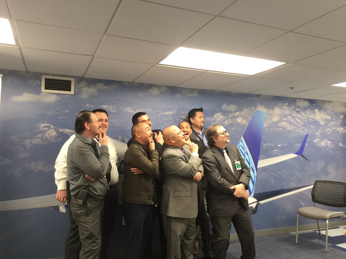 barbara183869's tweet photo. What is the menu for tomorrow?@weareunited #Thanksgiving https://t.co/py8Lef0rbg