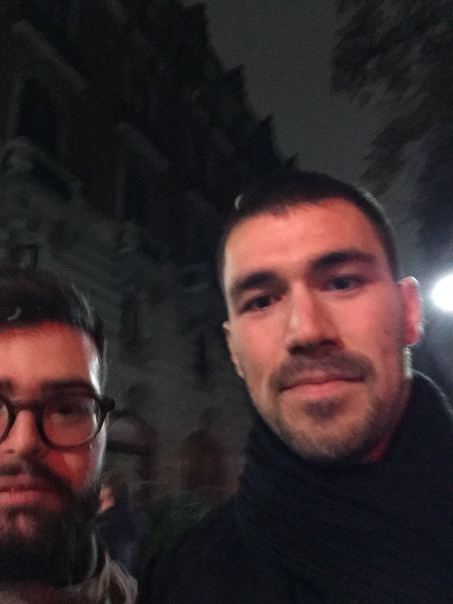 fcsud_official's tweet photo. Uno scatto di Mr. @pierluigi_serra in compagnia di Alessio Romagnoli dopo un’ottima cena di pesce. Sturm Und Drang = famiglia ❤️ #dranggang https://t.co/X2UfUCnVFe