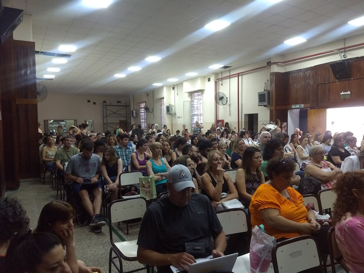 SusiCuriel's tweet photo. Un poco de lo que fue el Encuentro entre Maestros y Maestras 2019 en el distrito 7. 
Socialización de proyectos y buenas prácticas pedagógicas con inclusión de Educación Digital.
Grupo del Primer ciclo. https://t.co/lJqQHZ44vp