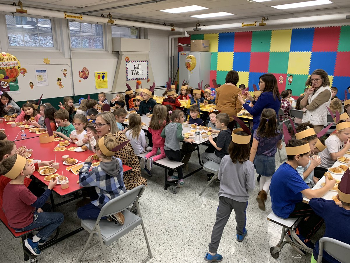 ForestAveSCA's tweet photo. Thanksgiving feast 2019! https://t.co/x0wnl45VaA